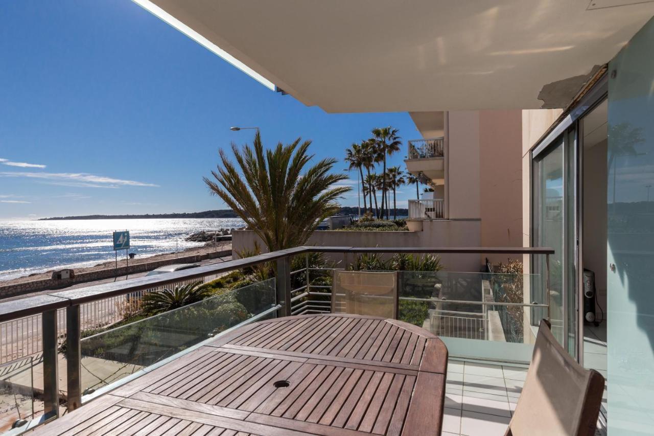 Bright Two Bedroomed Apartment On The Beach In Cannes With Huge Terrace With Fabulous Sea Views - 2001 Exterior photo