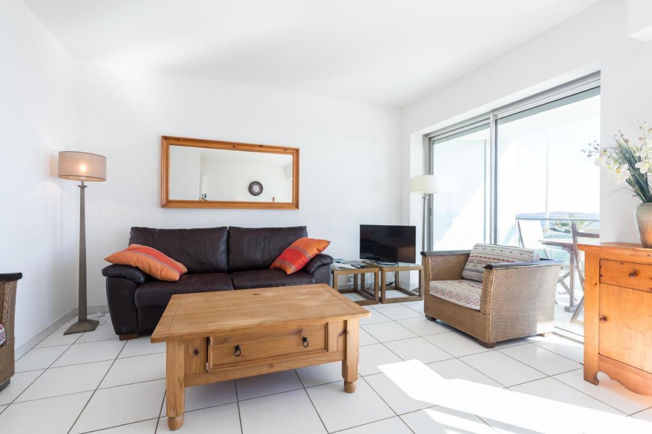 Bright Two Bedroomed Apartment On The Beach In Cannes With Huge Terrace With Fabulous Sea Views - 2001 Exterior photo