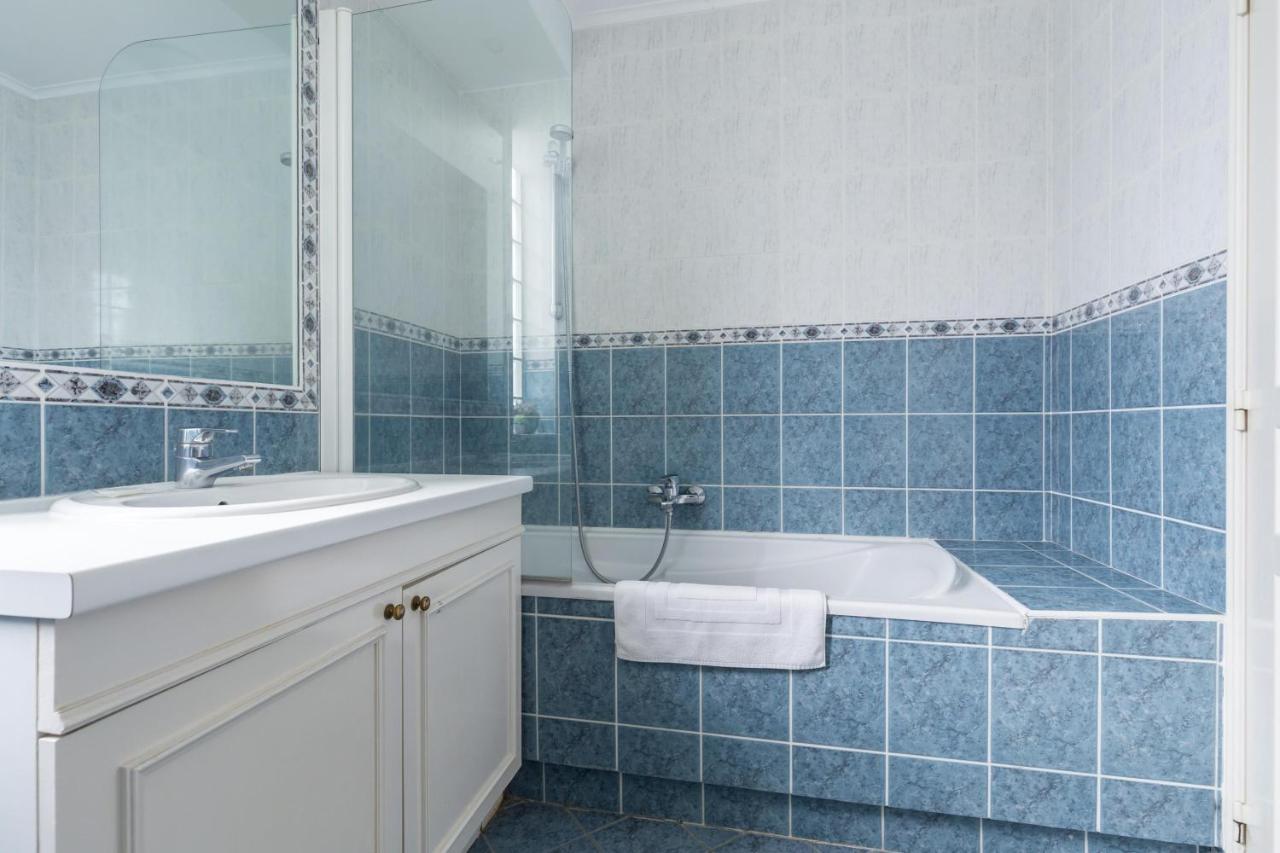 Bright Two Bedroomed Apartment On The Beach In Cannes With Huge Terrace With Fabulous Sea Views - 2001 Exterior photo